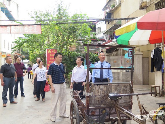 区委常委李志春率队督查迎接国家卫生城市复审工作.jpg